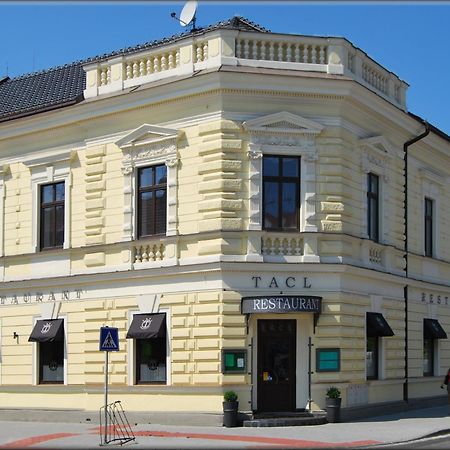 Hotel Tacl Holešov Esterno foto