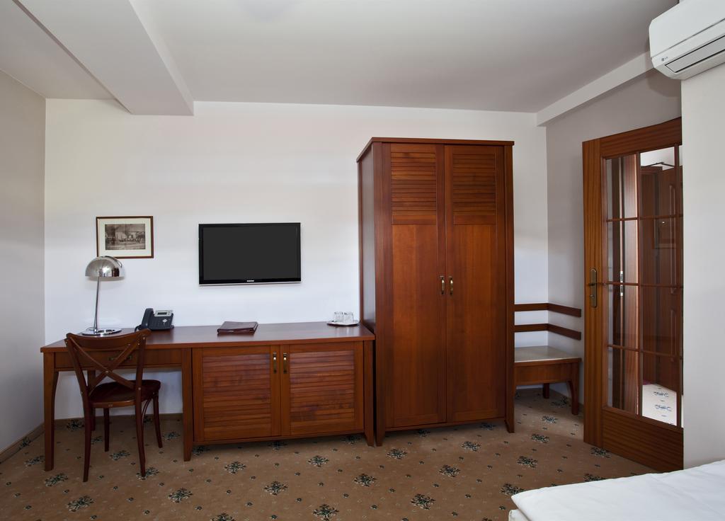 Hotel Tacl Holešov Esterno foto