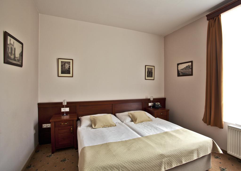 Hotel Tacl Holešov Esterno foto