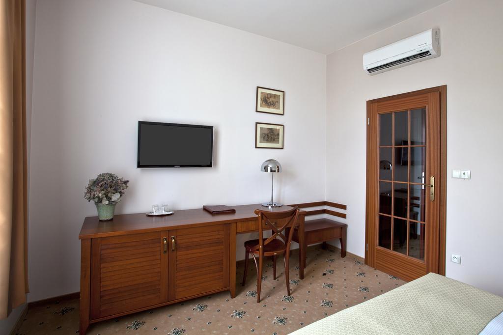 Hotel Tacl Holešov Esterno foto