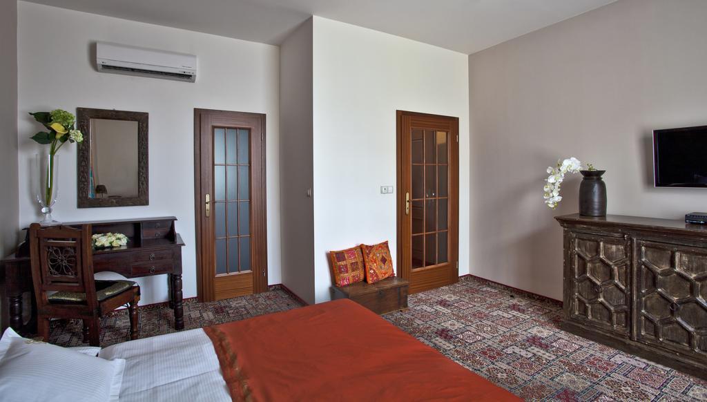 Hotel Tacl Holešov Esterno foto