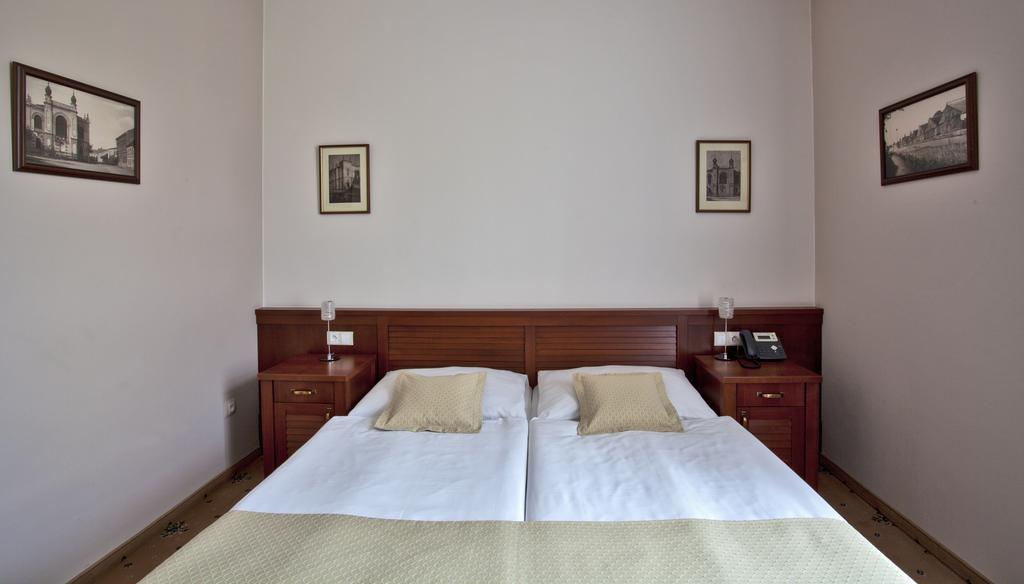Hotel Tacl Holešov Esterno foto