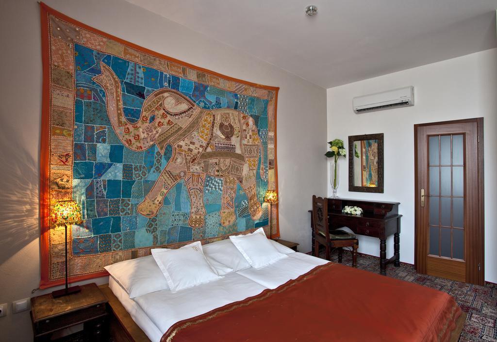 Hotel Tacl Holešov Esterno foto