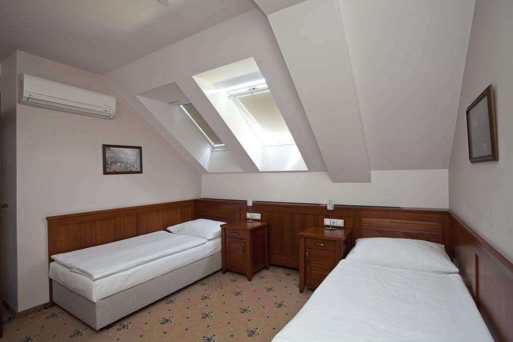 Hotel Tacl Holešov Esterno foto