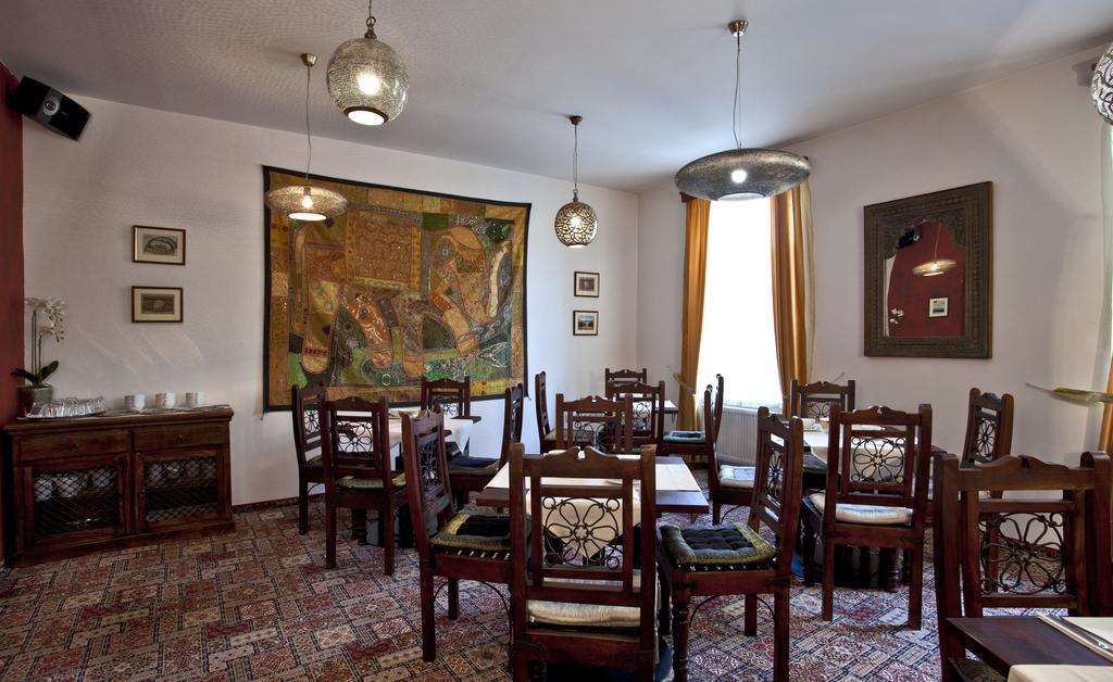 Hotel Tacl Holešov Esterno foto